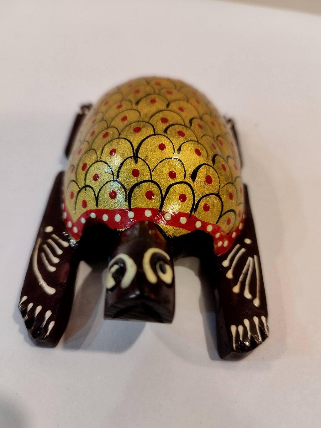 Statue de tortue en bois de Kadam, fabriquée à la main : Décoration spirituelle peinte - 10 cm