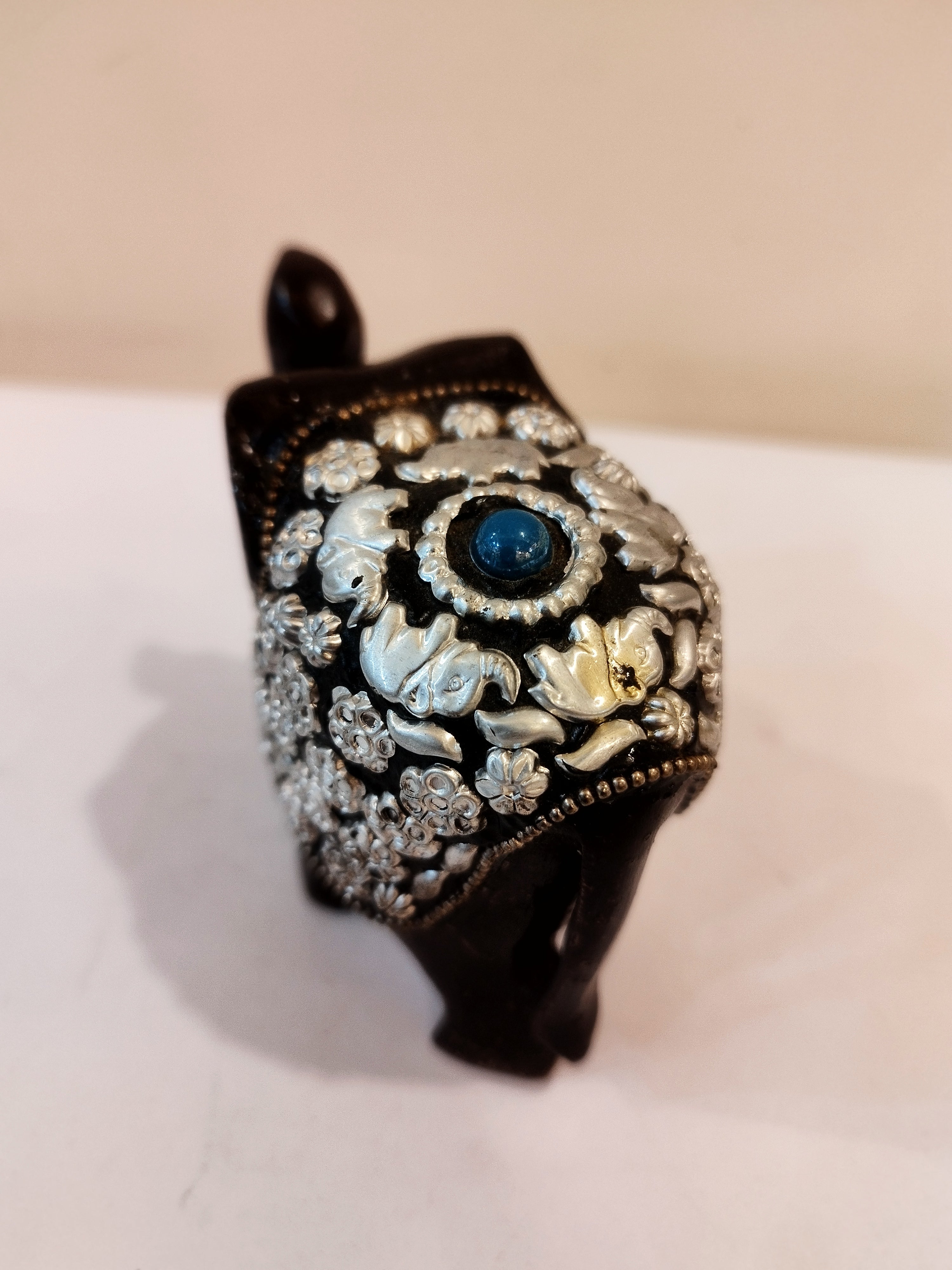 Handcrafted Kadam Wood Black Elephant Statue: Black Antique Decor