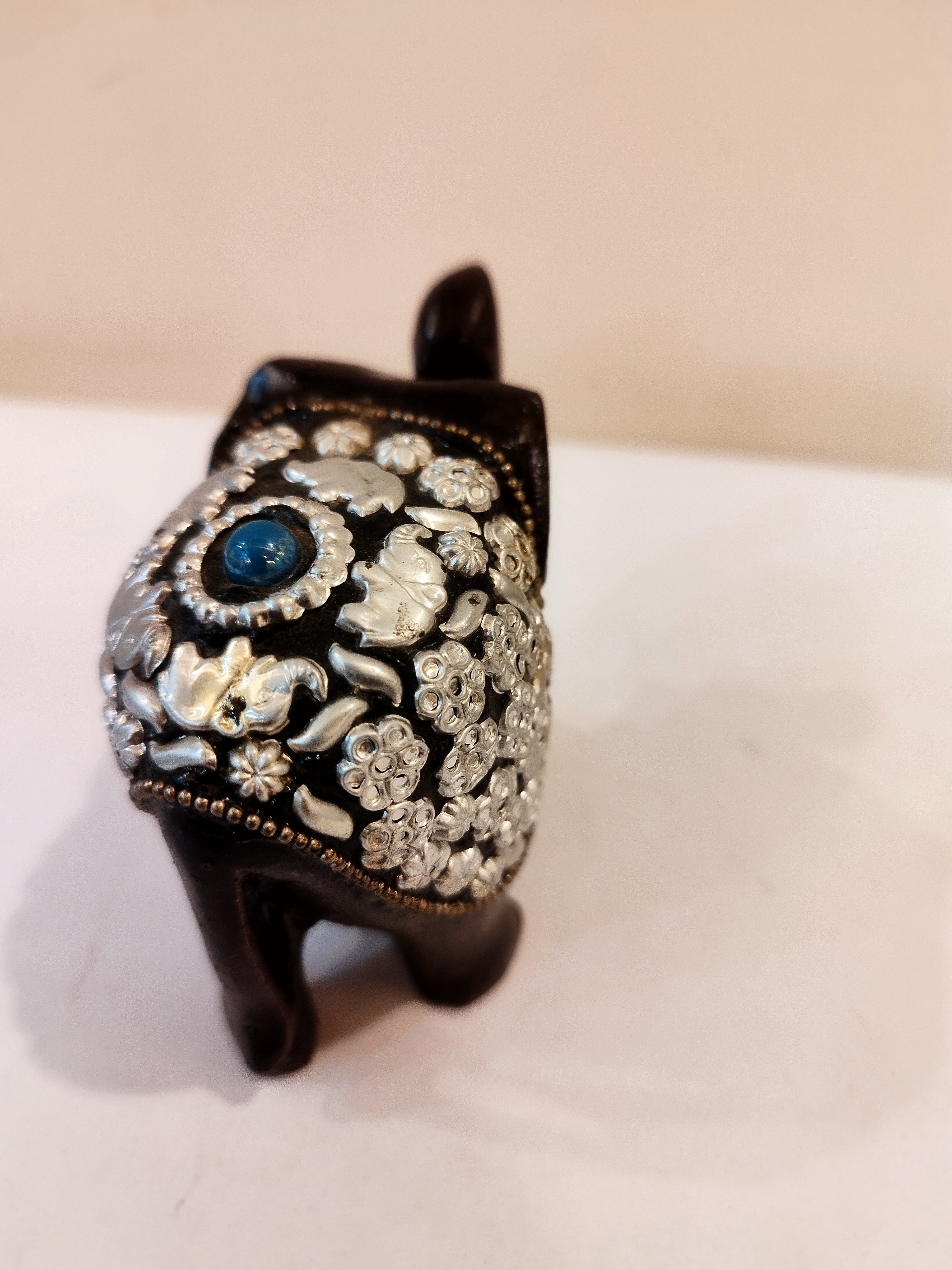 Handcrafted Kadam Wood Black Elephant Statue: Black Antique Decor