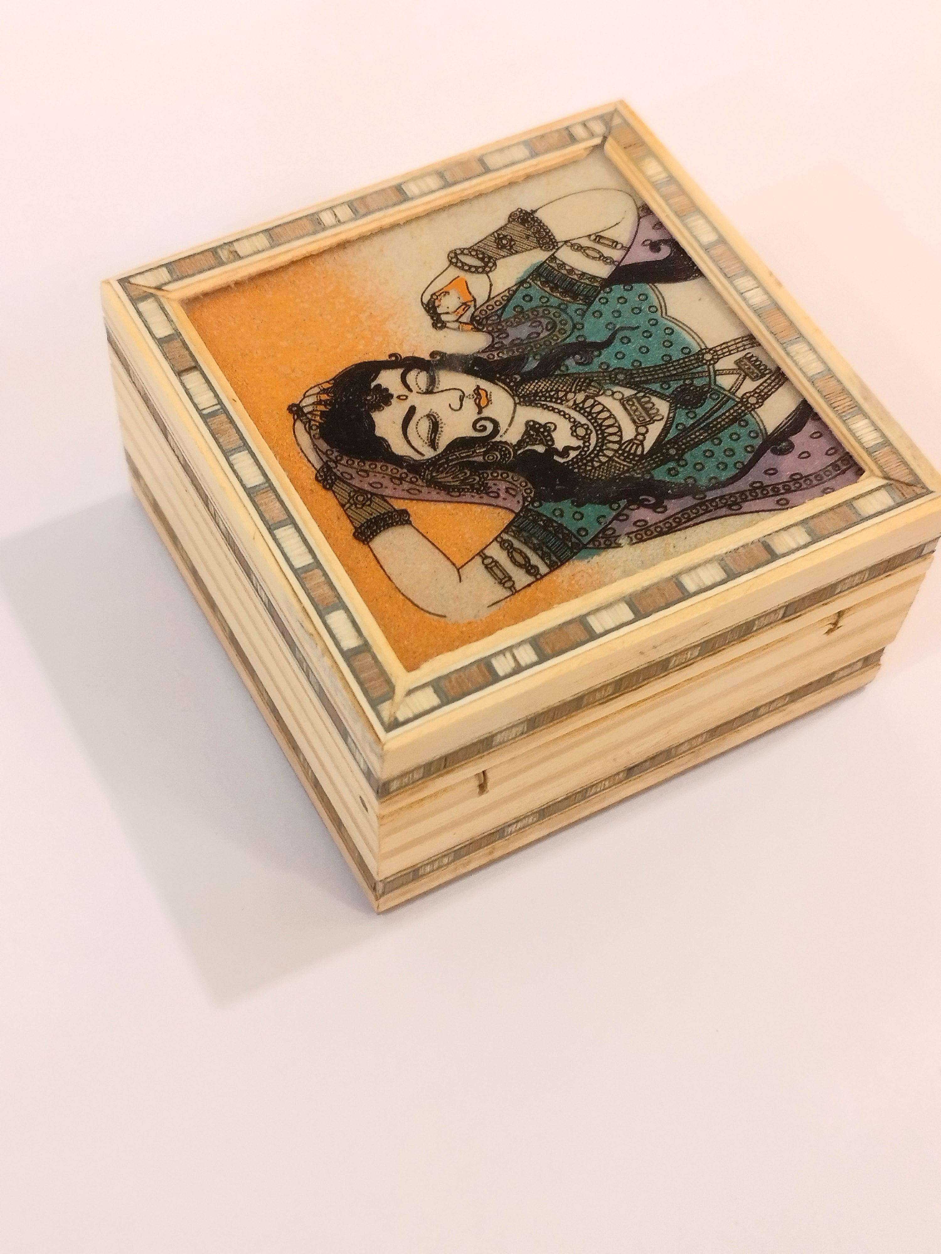 Hand carved kadam wooden box designed with gem stone powder : decor and gifting
