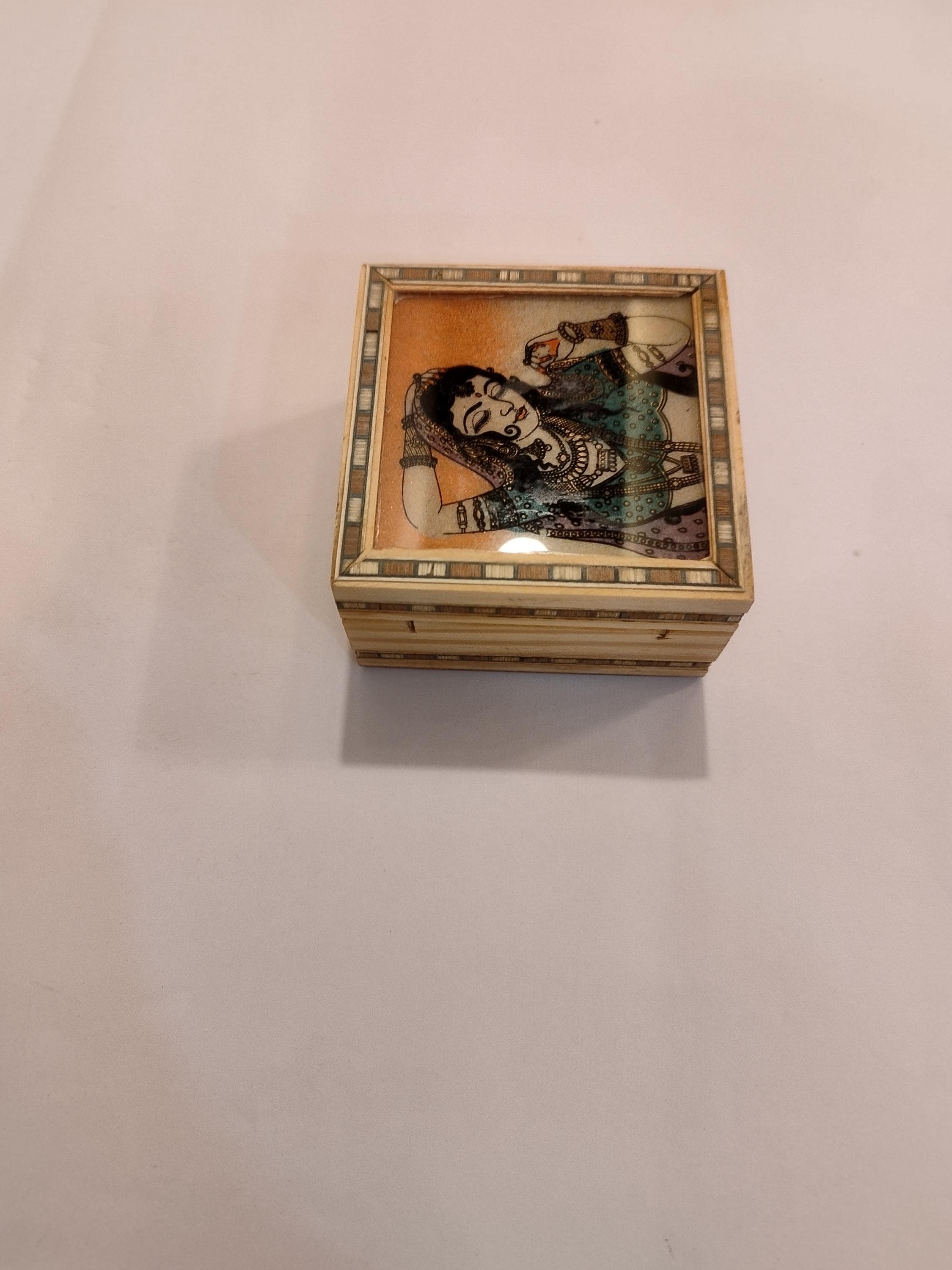 Hand carved kadam wooden box designed with gem stone powder : decor and gifting