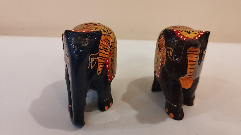 Décoration spirituelle pour la maison : Ensemble de deux éléphants en bois de Kadam sculptés à la main (3, 2 et 1,5 pouces).